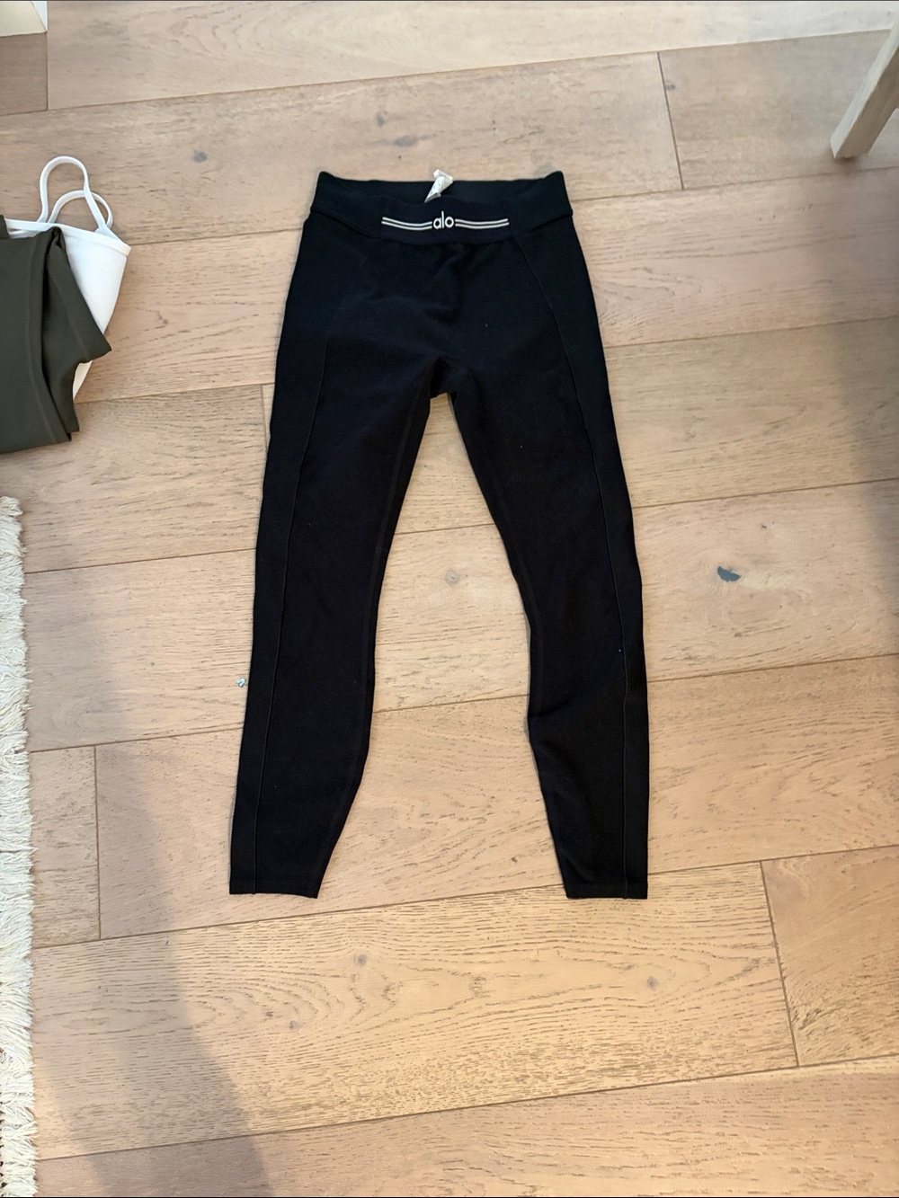 ALO Yoga Black High-Rise Leggings with Subtle Logo